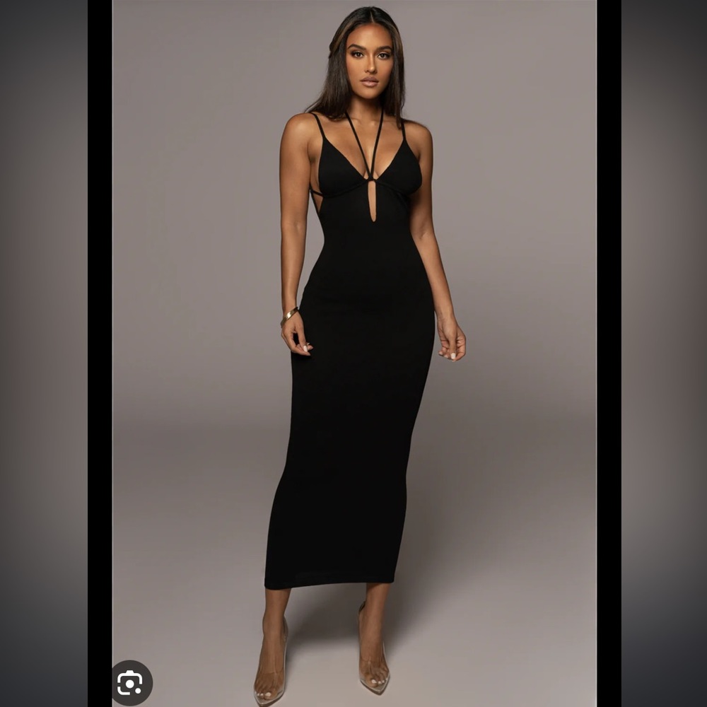 Strappy Black Situation!